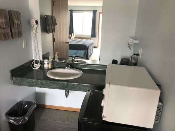 Imagen general del Hotel Edge Of The Woods Motel. Foto 8