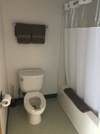 Imagen general del Hotel Edge Of The Woods Motel. Foto 9