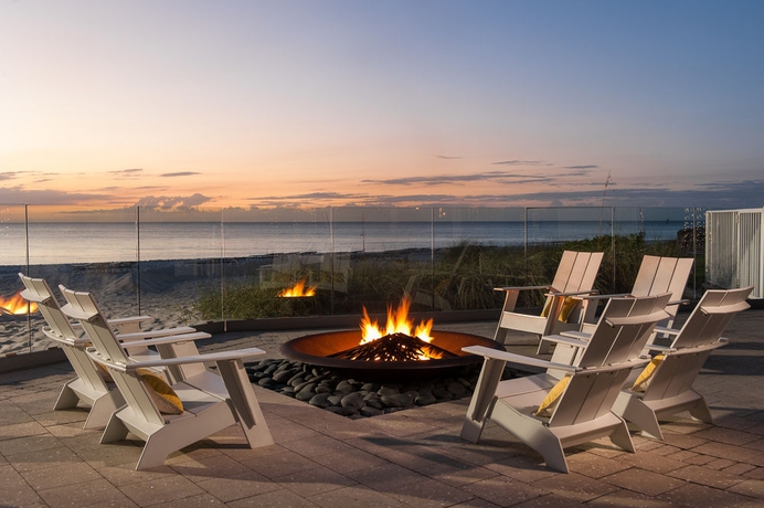 Imagen de los exteriores del Hotel Edgewater Beach. Foto 11