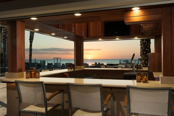 Imagen de la piscina del Hotel Edgewater Beach. Foto 16