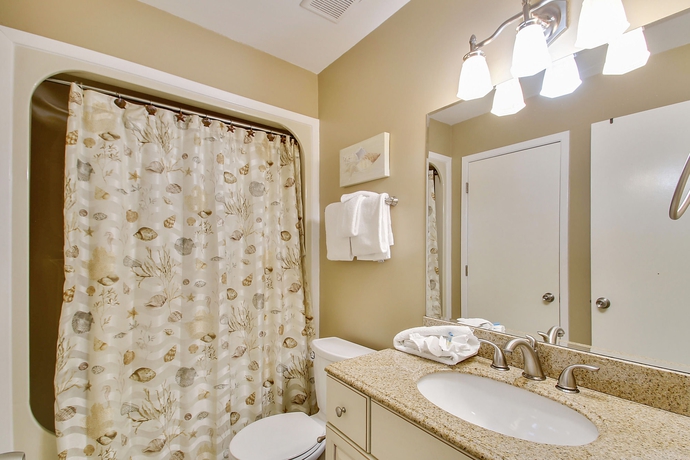 Imagen de la habitación del Hotel Edgewater Beach and Golf Resort. Foto 3