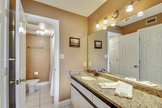 Imagen de la habitación del Hotel Edgewater Beach and Golf Resort. Foto 5