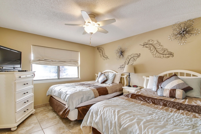 Imagen de la habitación del Hotel Edgewater Beach and Golf Resort. Foto 12