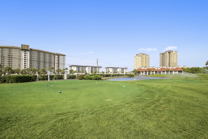 Imagen de los exteriores del Hotel Edgewater Beach and Golf Resort. Foto 15