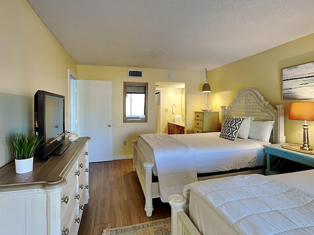 Imagen de la habitación del Hotel Edgewater Beach and Golf Resort by Southern Vacation Rentals II. Foto 11