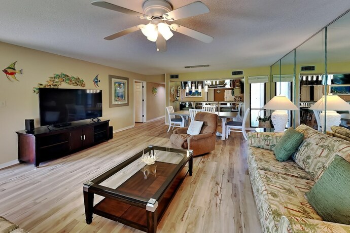 Imagen de la habitación del Hotel Edgewater Beach and Golf Resort by Southern Vacation Rentals II. Foto 17