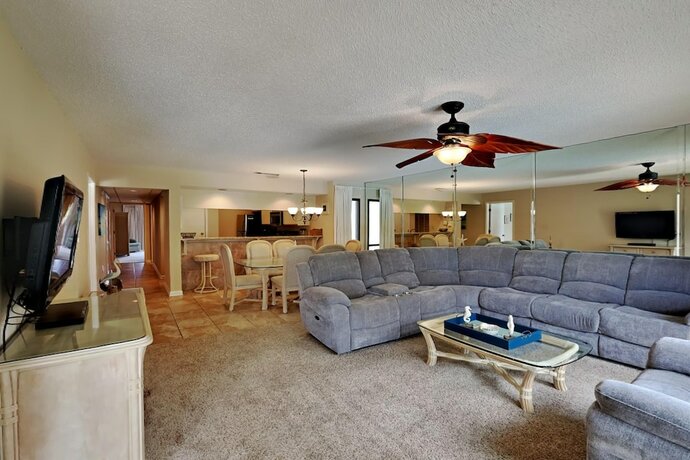 Imagen de la habitación del Hotel Edgewater Beach and Golf Resort by Southern Vacation Rentals III. Foto 19