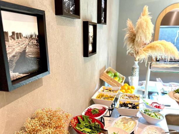 Imagen del bar/restaurante del Hotel Edition Old City. Foto 3