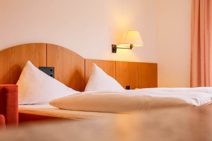 Imagen de la habitación del Hotel Edlingerwirt. Foto 10