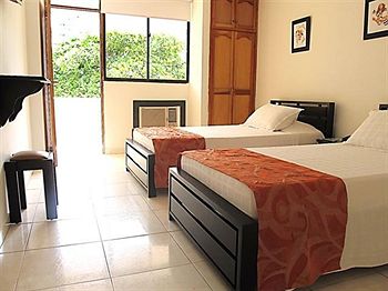 Imagen de la piscina del Hotel Edmar Santa Marta. Foto 11