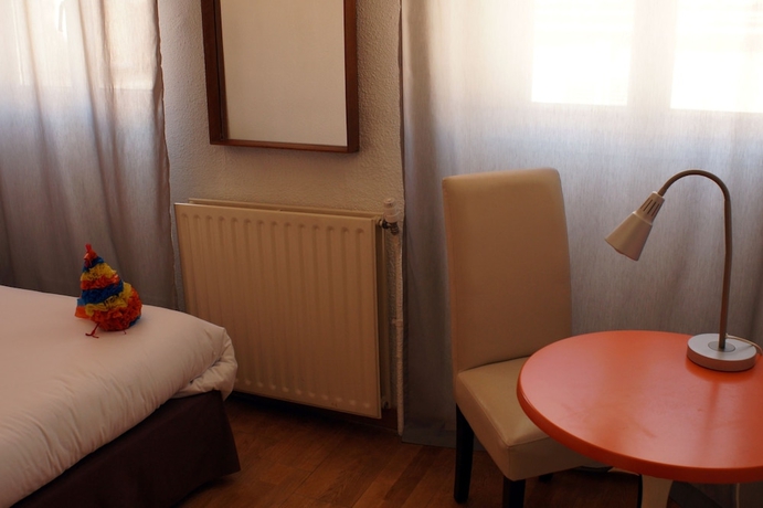 Imagen de la habitación del Hotel Edmond Rostand. Foto 3