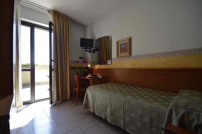 Imagen de la habitación del Hotel Edo. Foto 12