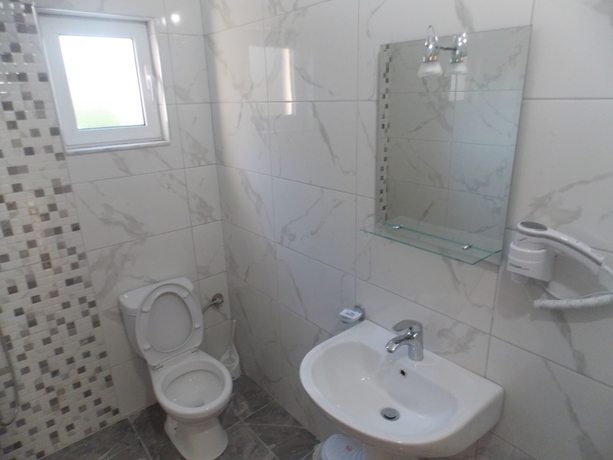 Imagen de la habitación del Hotel Edola. Foto 5