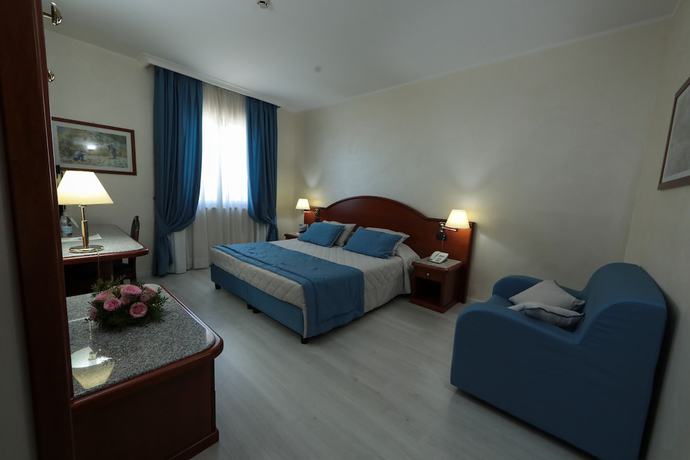 Imagen de la habitación del Hotel Edra Palace. Foto 4