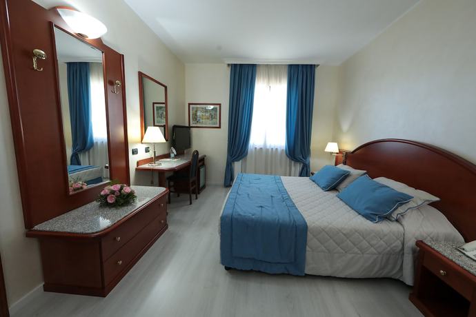Imagen de la habitación del Hotel Edra Palace. Foto 5