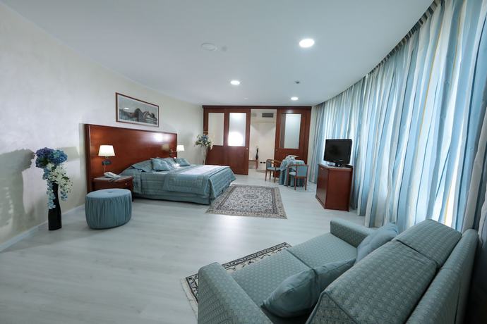 Imagen de la habitación del Hotel Edra Palace. Foto 10