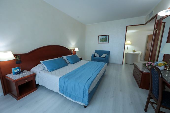 Imagen de la habitación del Hotel Edra Palace. Foto 13