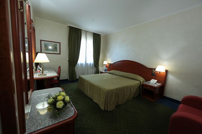 Imagen de la habitación del Hotel Edra Palace. Foto 14