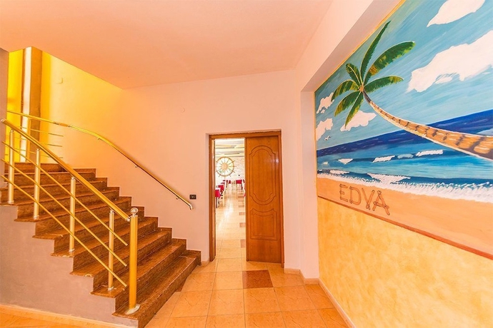 Imagen de los interiores del Hotel Edva. Foto 18