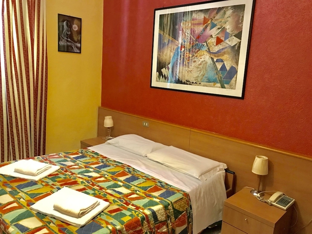 Imagen de la habitación del Hotel Edy Milano. Foto 6