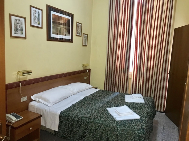 Imagen de la habitación del Hotel Edy Milano. Foto 7