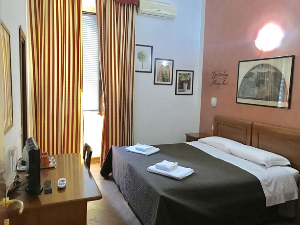 Imagen de la habitación del Hotel Edy Milano. Foto 8
