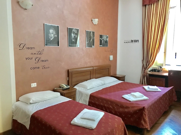 Imagen de la habitación del Hotel Edy Milano. Foto 10