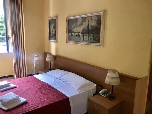 Imagen de la habitación del Hotel Edy Milano. Foto 12