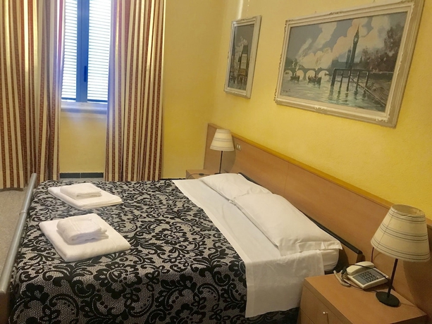 Imagen de la habitación del Hotel Edy Milano. Foto 13