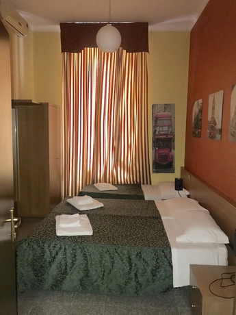 Imagen de la habitación del Hotel Edy Milano. Foto 15