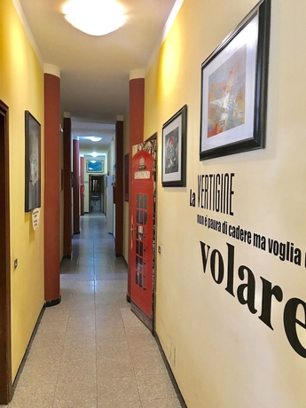 Imagen de los interiores del Hotel Edy Milano. Foto 18
