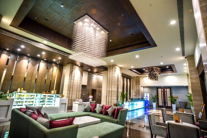 Imagen de los interiores del Hotel Efcee Sarovar Premiere Bhavnagar. Foto 17