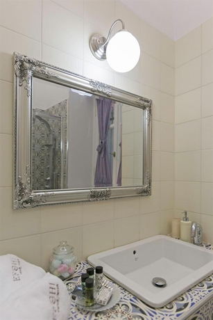 Imagen de la habitación del Hotel Efchi Suites 1904. Foto 8