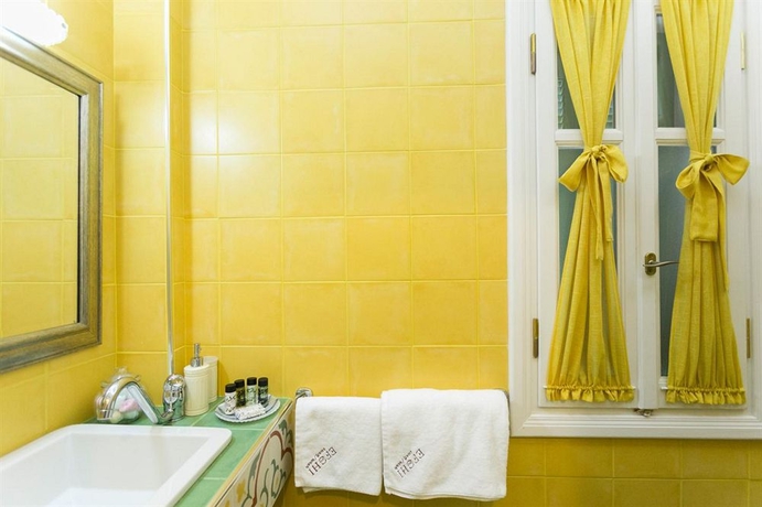 Imagen de la habitación del Hotel Efchi Suites 1904. Foto 11