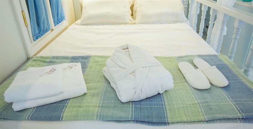 Imagen de la habitación del Hotel Efchi Suites 1904. Foto 13