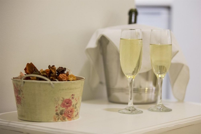 Imagen de la habitación del Hotel Efchi Suites 1904. Foto 14