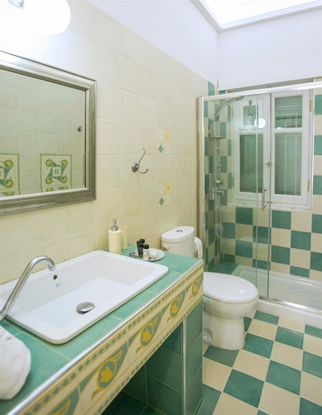 Imagen de la habitación del Hotel Efchi Suites 1904. Foto 15