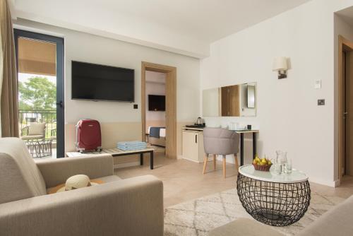 Imagen de la habitación del Hotel Effect Algara Beach Resort - Ultra All Inclusive and Free Parking. Foto 19