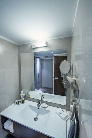 Imagen de la habitación del Hotel Effotel By Sayaji Indore. Foto 16