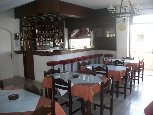 Imagen del bar/restaurante del Hotel Efi. Foto 5