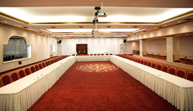 Imagen de los interiores del Hotel Ege Palas Business. Foto 13