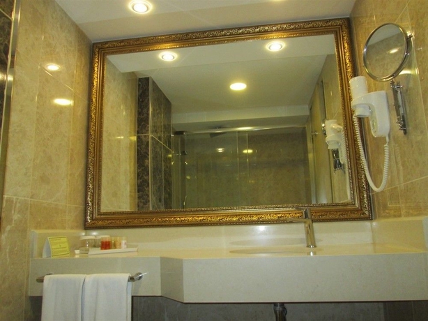 Imagen de la habitación del Hotel Ege Palas Business. Foto 6