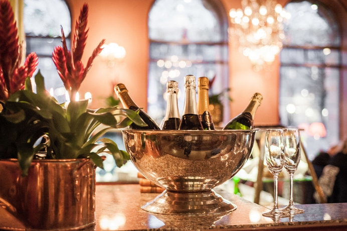 Imagen del bar/restaurante del Hotel Eggers. Foto 2