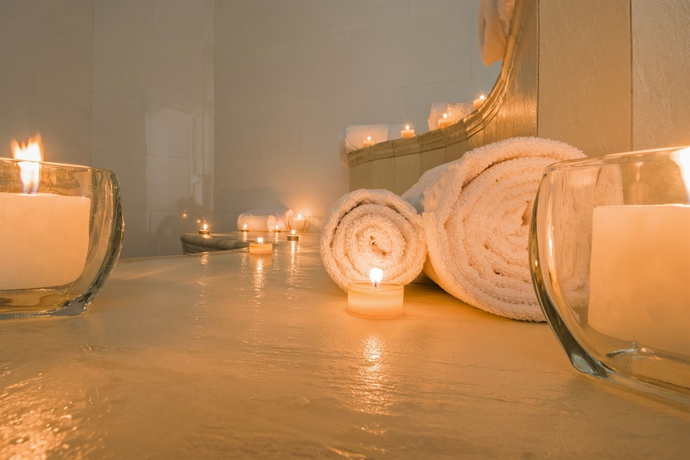 Imagen de la piscina del Hotel Egina Medell&iacute;n. Foto 16