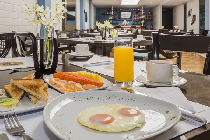 Imagen del bar/restaurante del Hotel Egina Medell&iacute;n. Foto 8