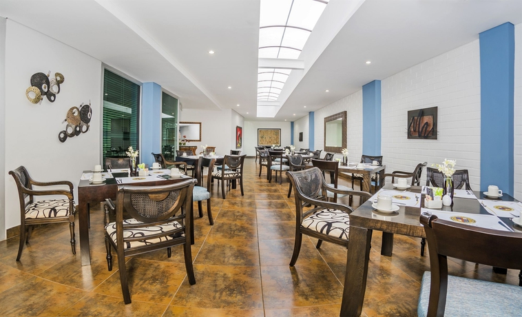 Imagen del bar/restaurante del Hotel Egina Medell&iacute;n. Foto 9