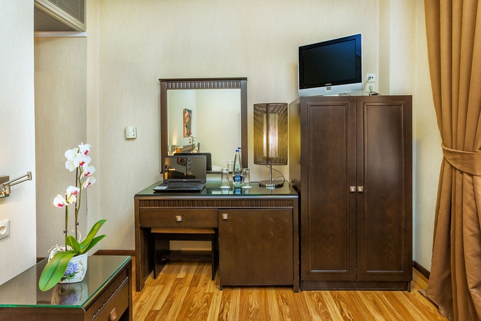 Imagen de los interiores del Hotel Egnatia. Foto 16