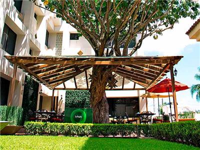 Imagen de los exteriores del Hotel Eh Ejecutivo Urban. Foto 5
