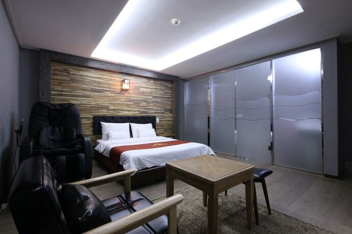 Imagen de la habitación del Hotel Ehotel Gumi. Foto 25
