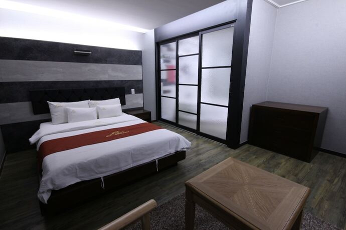 Imagen de la habitación del Hotel Ehotel Gumi. Foto 28